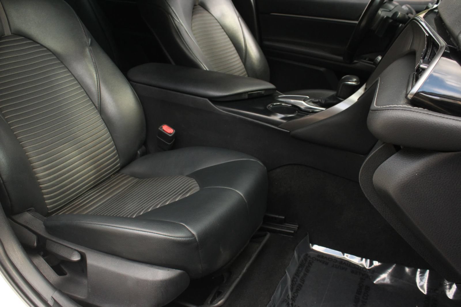 Used 2019 Toyota Camry SE FWD image 23