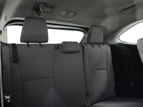 Used 2020 Toyota Highlander LE image 13