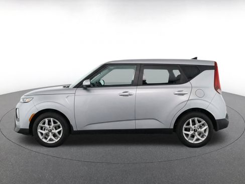 Used 2025 Kia Soul LX w/ LX Technology Package FWD image 4