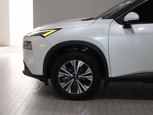 Used 2022 Nissan Rogue SV image 4