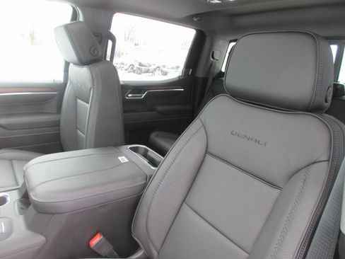 New 2026 GMC Sierra 1500 Denali w/ Denali Reserve Package image 16