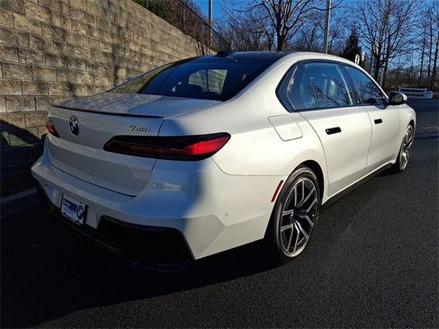 Used 2025 BMW 740i xDrive w/ Premium Package image 5