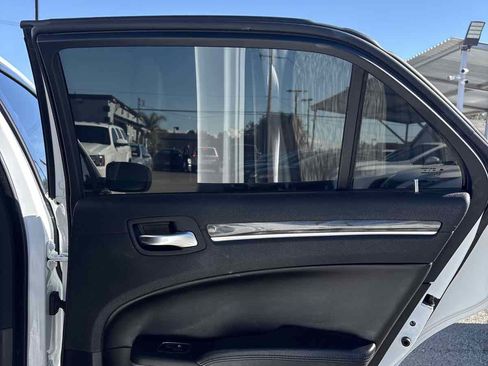 Used 2019 Chrysler 300 Touring image 11