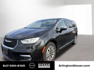 Used 2023 Chrysler Pacifica Limited FWD video 1