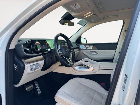 Used 2021 Mercedes-Benz GLS 580 4MATIC image 9