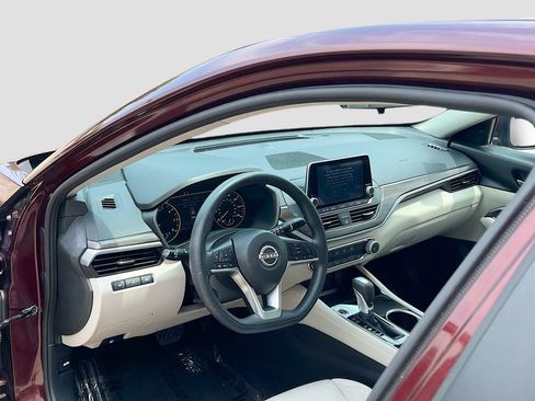 Used 2023 Nissan Altima 2.5 SV AWD/4WD image 9