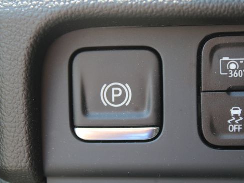 Used 2025 Chevrolet Suburban RST w/ RST Capability Package AWD/4WD image 31
