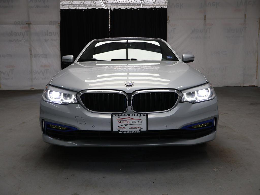 Used 2018 BMW 530e xDrive w/ Premium Package 2 AWD/4WD image 2