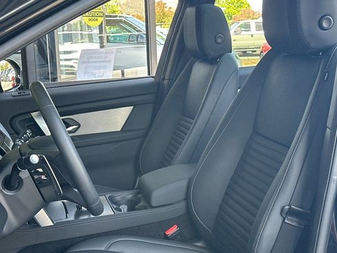 Certified 2025 Land Rover Discovery Sport Dynamic SE AWD/4WD image 5