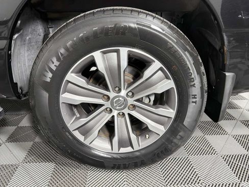 Used 2017 Nissan Titan SL RWD image 18
