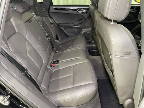 Used 2025 Porsche Macan image 21