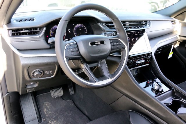 New 2025 Jeep Grand Cherokee Altitude RWD image 8