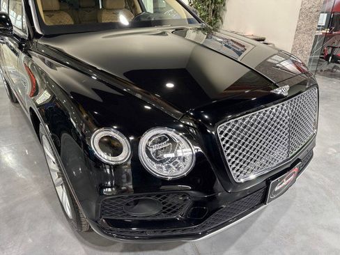 Used 2017 Bentley Bentayga image 28