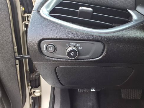 Used 2016 Chevrolet Malibu LT FWD image 12