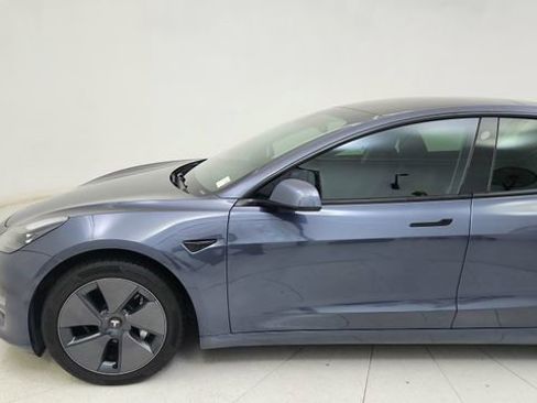 Used 2023 Tesla Model 3 Standard Range image 4