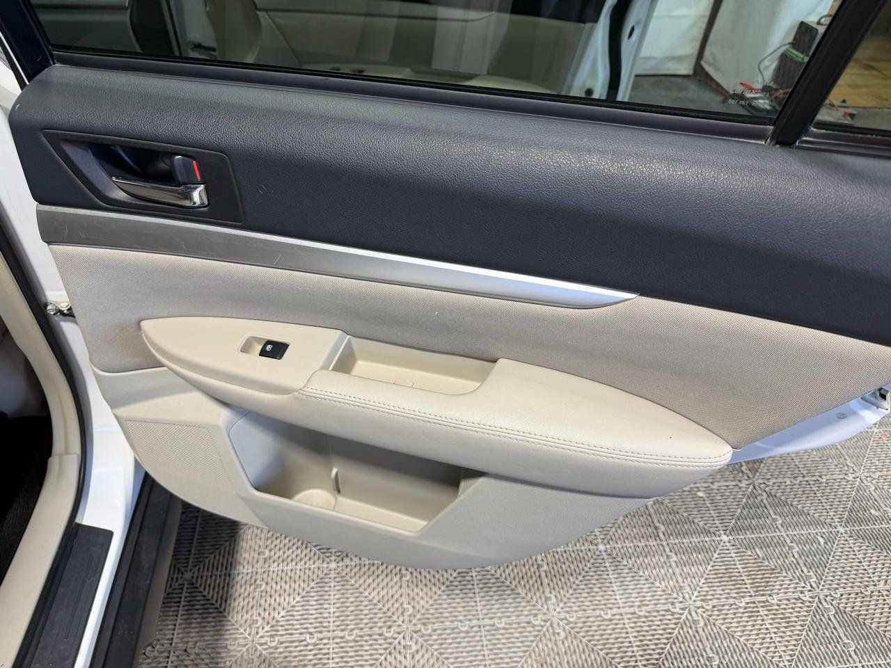 Used 2013 Subaru Outback 2.5i Premium w/ All-Weather Pkg AWD/4WD image 16
