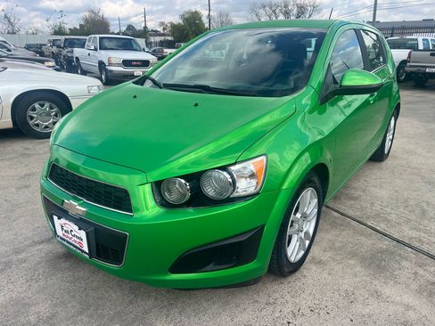 Used 2016 Chevrolet Sonic LT w/ Fun and Sun Package image 2