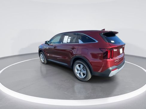 Used 2025 Kia Sorento LX FWD image 6