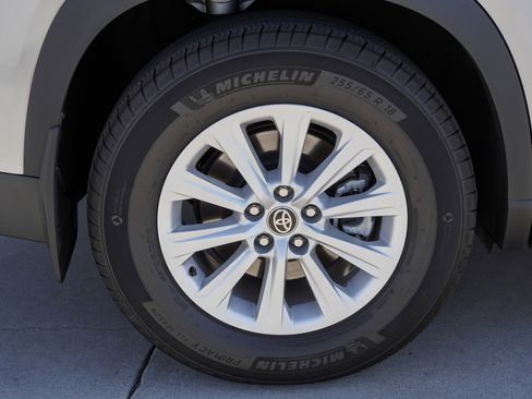 Certified 2024 Toyota Grand Highlander XLE image 11