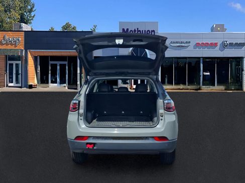 Used 2022 Jeep Compass Trailhawk w/ Trailhawk Convenience Group AWD/4WD image 10