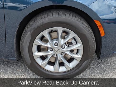 Used 2024 Chrysler Pacifica Touring-L AWD/4WD image 14