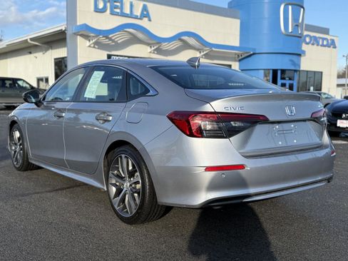 Used 2022 Honda Civic Touring image 7