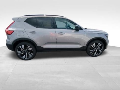 New 2025 Volvo XC40 B5 Ultra w/ Protection Package Premier image 9