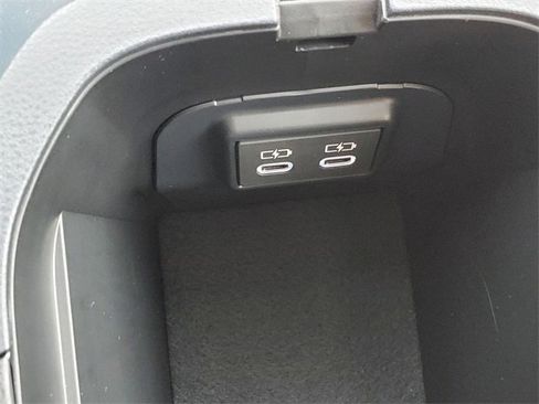 New 2025 Toyota RAV4 XLE image 33