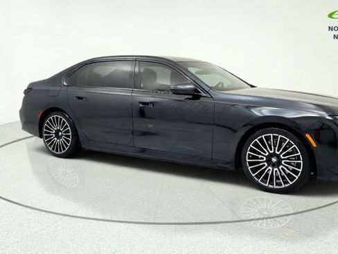 Used 2025 BMW i7 xDrive60 w/ Executive Package RWD image 1