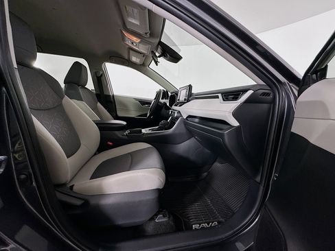 Used 2020 Toyota RAV4 XLE image 29