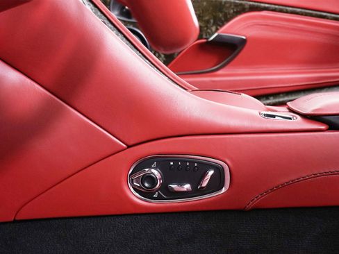 Used 2019 Aston Martin DB11 Volante RWD image 23