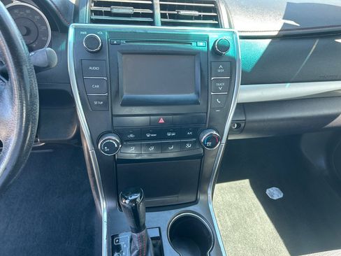 Used 2017 Toyota Camry SE image 8