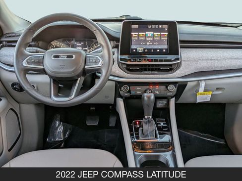 Used 2022 Jeep Compass Latitude image 14