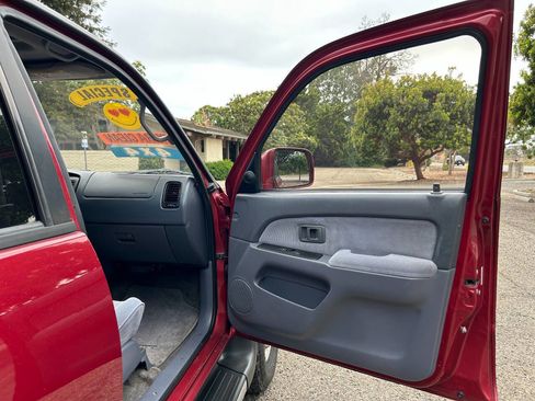 Used 1997 Toyota 4Runner SR5 AWD/4WD image 32