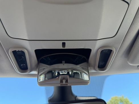 Used 2023 Chrysler Pacifica Limited FWD image 55