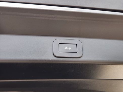 Used 2025 Land Rover Range Rover Sport SE AWD/4WD image 35