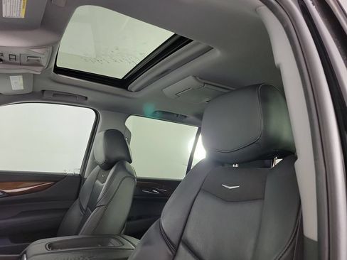 Used 2017 Cadillac Escalade Premium Luxury RWD image 18
