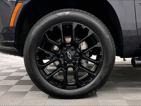 Used 2025 Chevrolet Tahoe Z71 w/ Comfort Package image 9