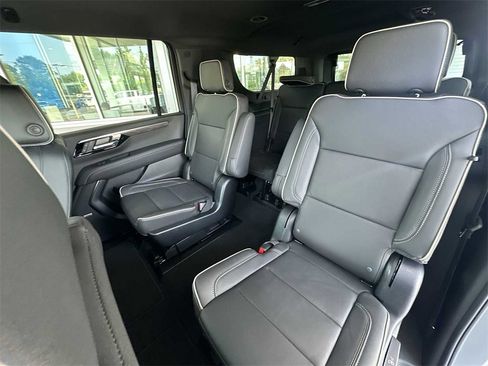 New 2025 Chevrolet Suburban Premier image 25