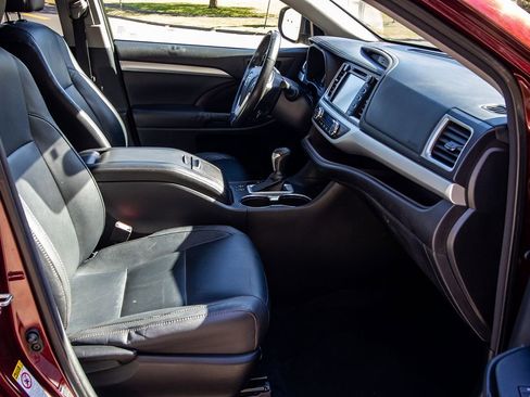 Used 2015 Toyota Highlander XLE image 21