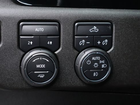 Used 2023 Chevrolet Silverado 1500 RST w/ Redline Edition AWD/4WD image 13