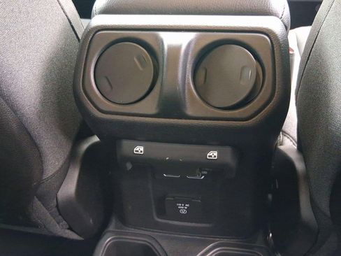 Used 2025 Jeep Gladiator Rubicon w/ Technology Group AWD/4WD image 26