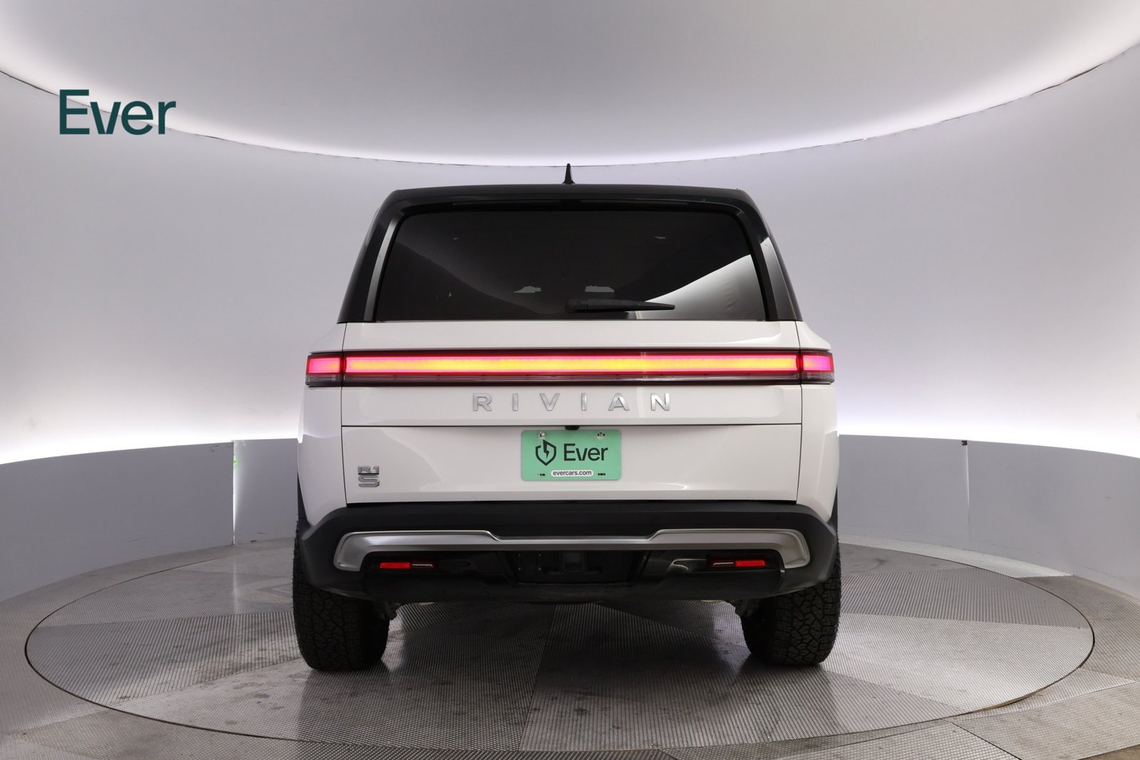 Used 2025 Rivian R1S Adventure Dual AWD/4WD image 15