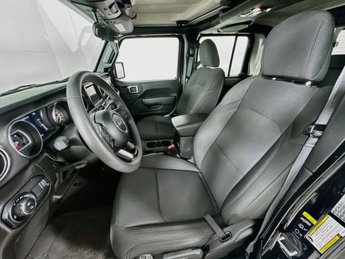 Used 2023 Jeep Gladiator Sport AWD/4WD image 19