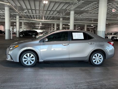 Used 2016 Toyota Corolla LE FWD image 7