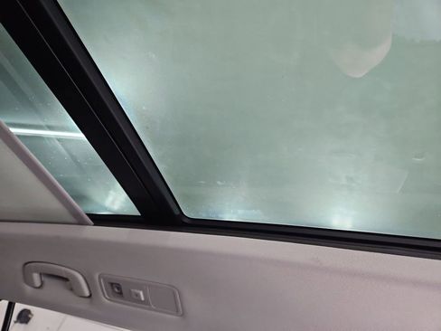 Certified 2024 Volkswagen Tiguan SE w/ Panoramic Sunroof Package image 24