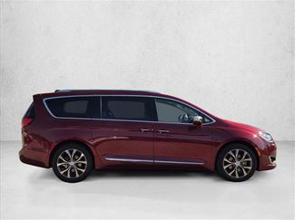 Used 2017 Chrysler Pacifica Limited video 4