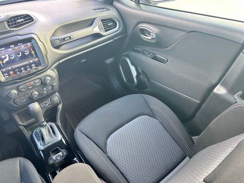 Used 2021 Jeep Renegade Latitude image 29