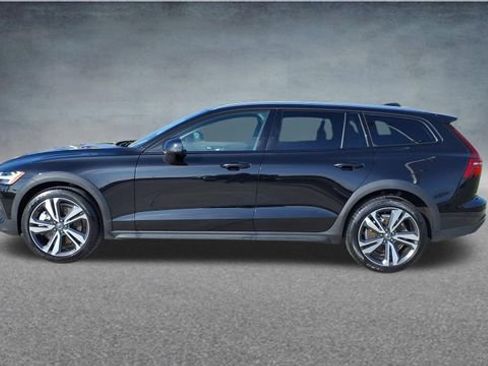 Certified 2025 Volvo V60 B5 Cross Country Plus AWD/4WD image 5