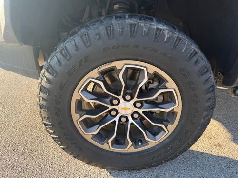 Used 2022 Chevrolet Colorado ZR2 image 11